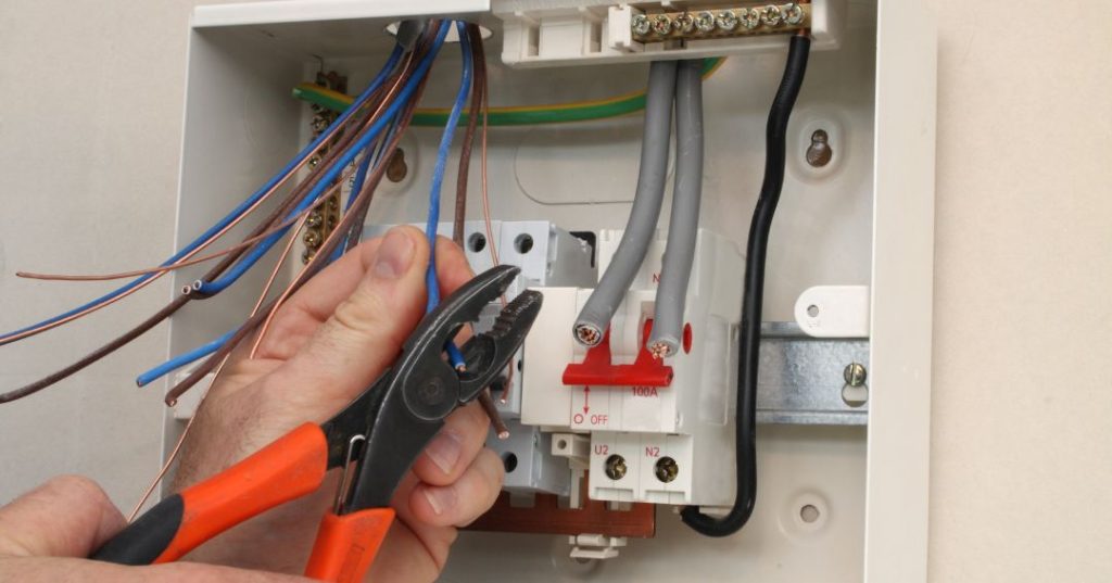 Circuitos e fiações elétricas em São Carlos